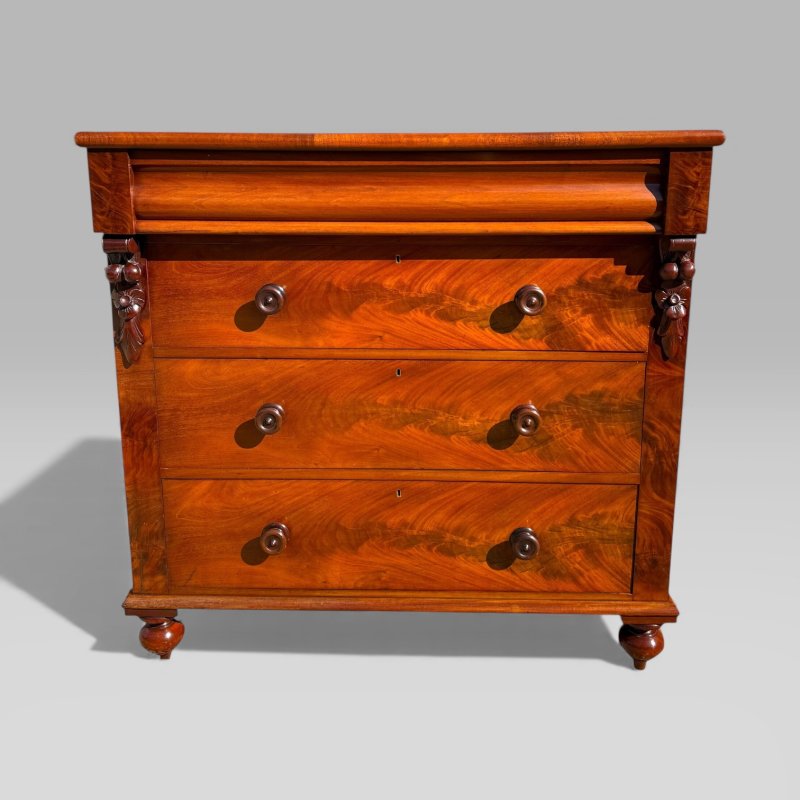 Antique Scottish Victorian Flame Mahogany Chest of Drawers with Wooden Handles - Image 4